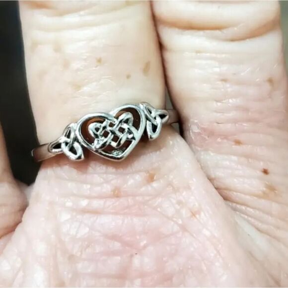 Elegant Silver celtic Heart Knot Ring sz 7 - Picture 7 of 9